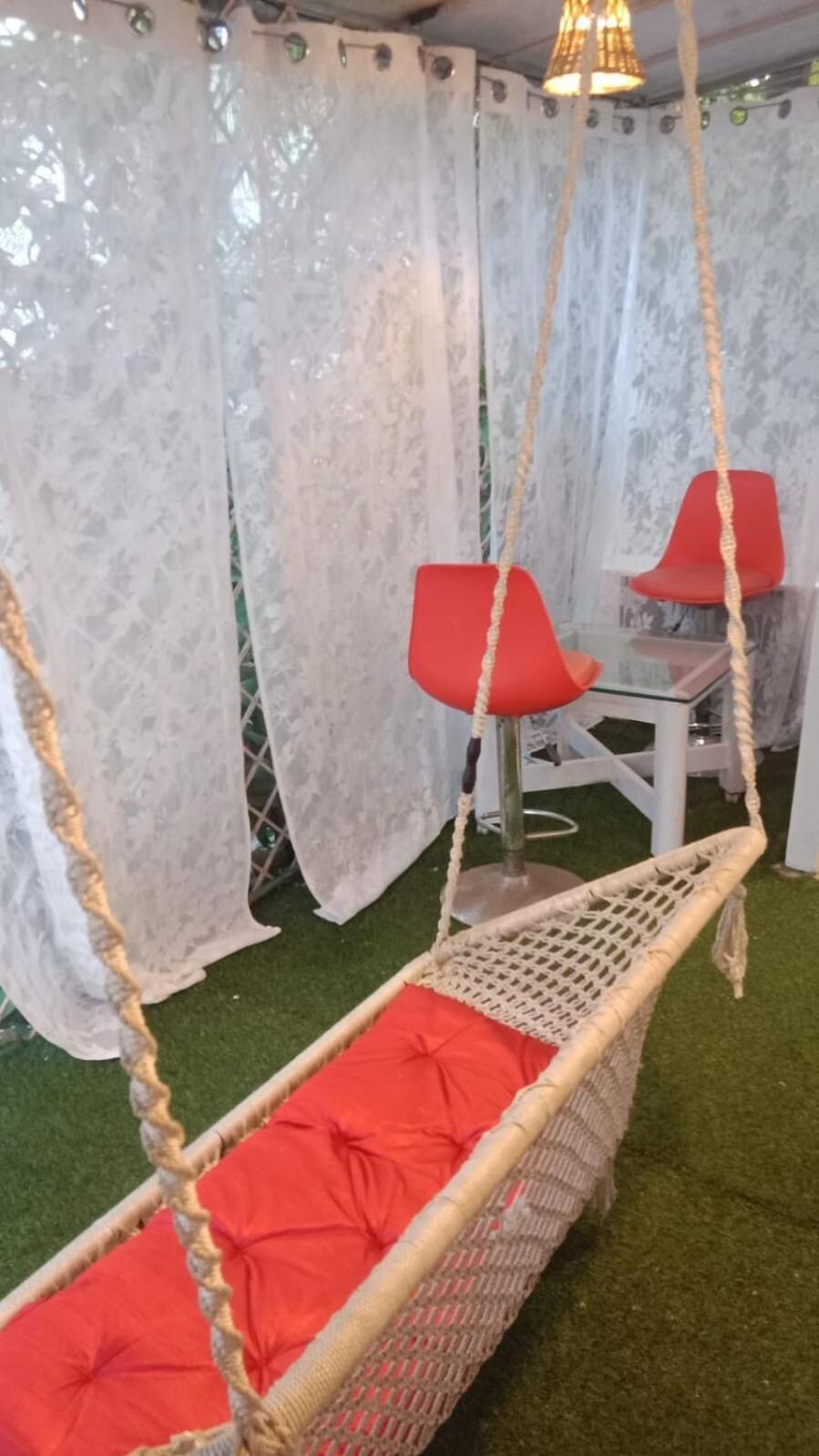 2bhk With Pvt Decks Near Sea Bombaj