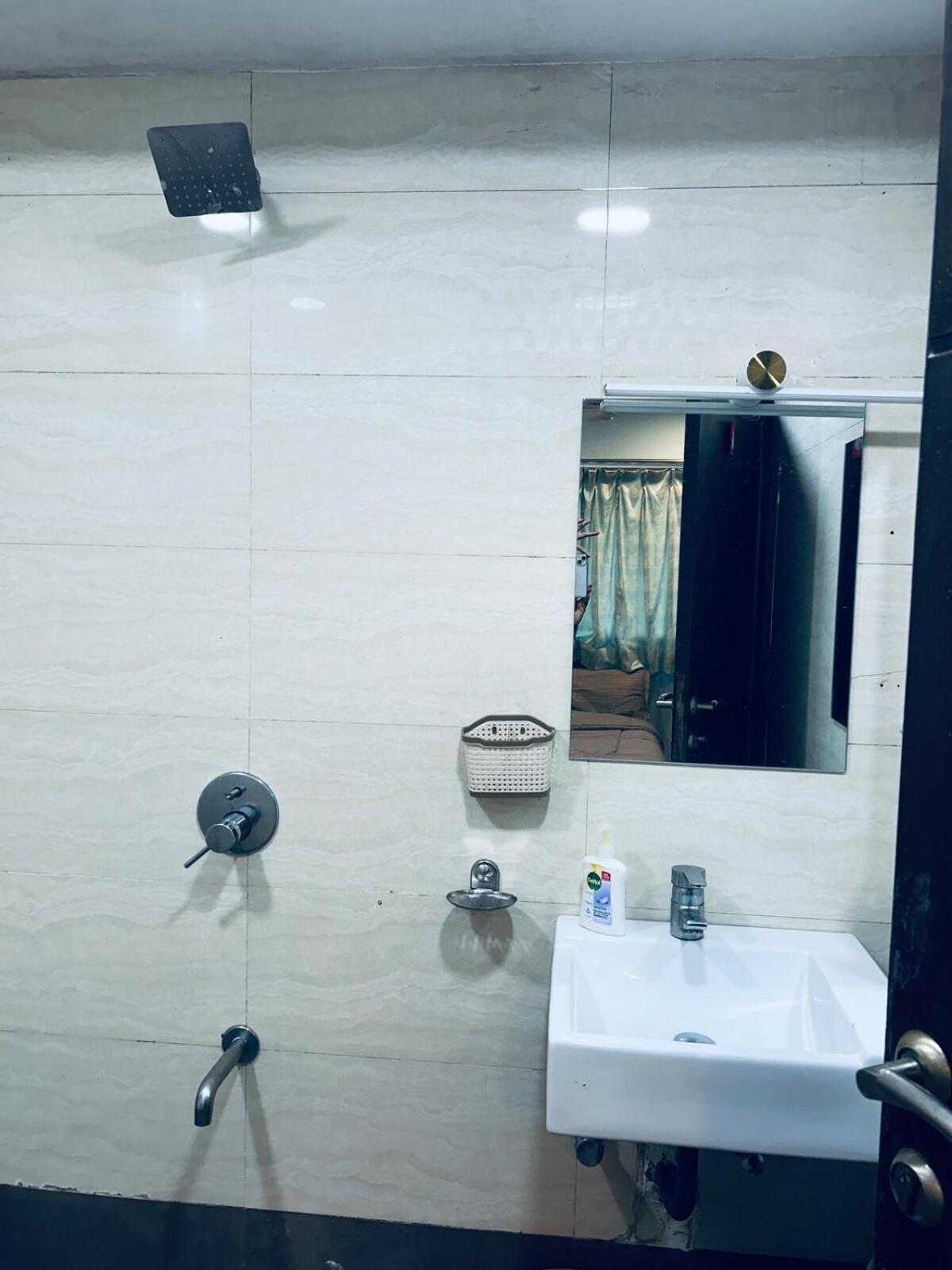 2bhk With Pvt Decks Near Sea * Bombaj