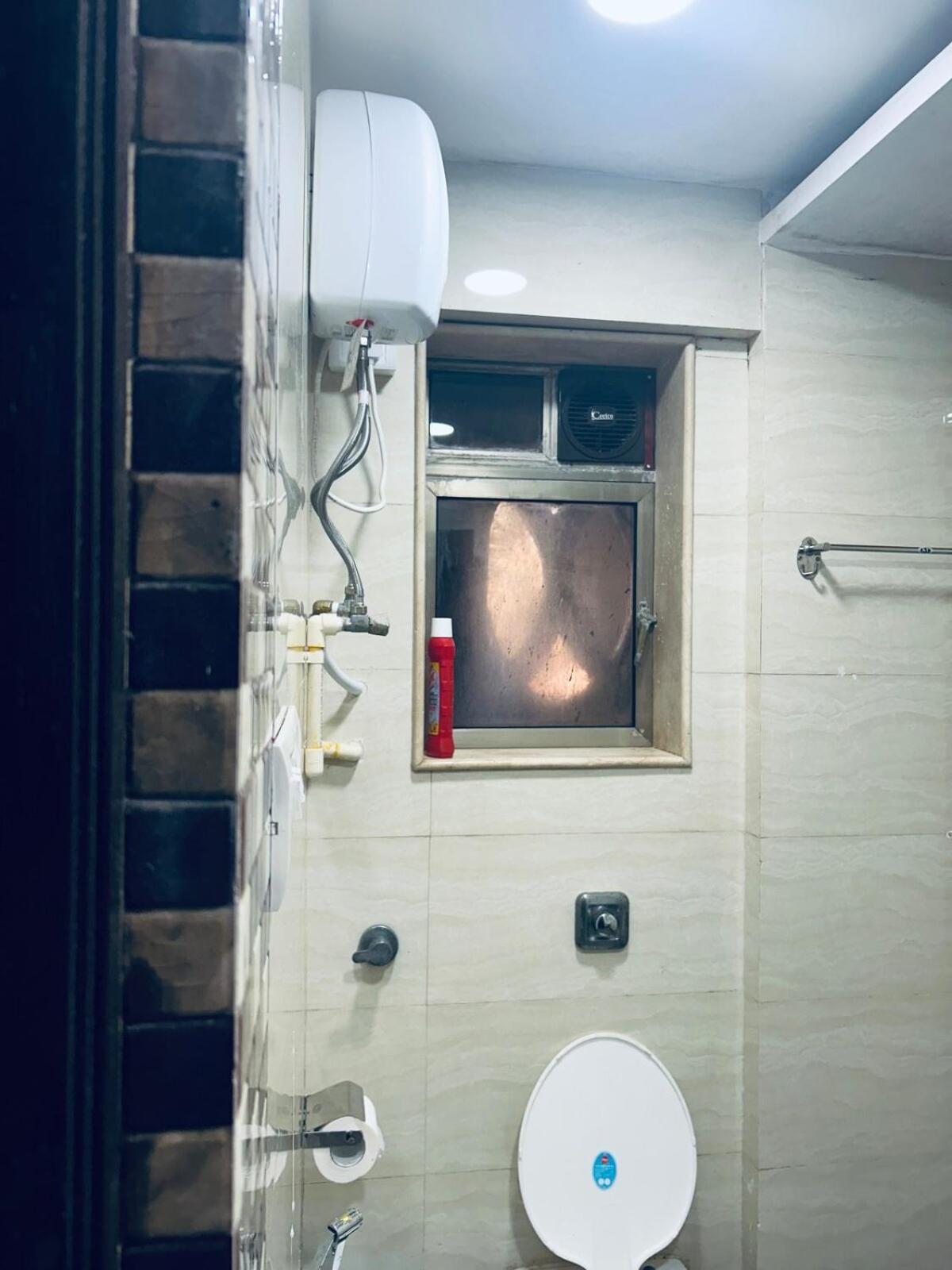 2bhk With Pvt Decks Near Sea