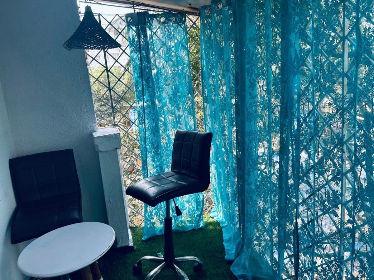2bhk With Pvt Decks Near Sea * Bombaj